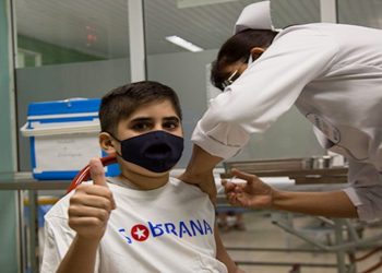Gabriel Garcia Fernández, 12, the first volunteer vaccinated with Soberana 02, as part of the Soberana-Pediatría clinical trial. Photo: Ismael Francisco/Cubadebate/Archive.