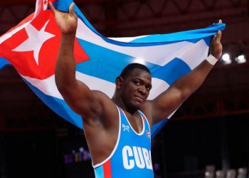 Mijaín López, the standard bearer of the Cuban delegation, celebrates his fourth consecutive Olympic gold medal. Photo: Martin Alipaz/AP