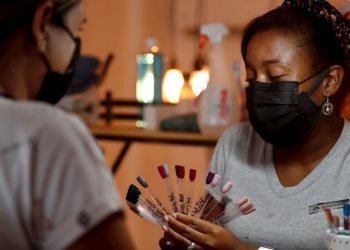 A private hairdressing business, on August 26, 2021, in Havana. Photo: Ernesto Mastrascusa/EFE.