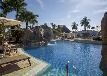 Swimming pool of the Royalton Hicacos Resort Spa Hotel, in Varadero, Cuba. Photo: Ismael Francisco/Cubadebate.