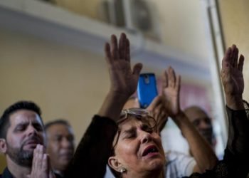 Evangelicals pray during a mass at a church in Havana, Cuba, on Sunday, January 27, 2019. Photo: Ramón Espinosa/AP