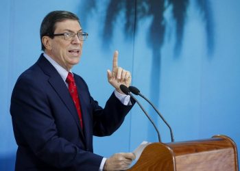 Cuban Foreign Minister Bruno Rodríguez presents statements to the press at the headquarters of the Ministry of Foreign Affairs on April 25, 2022. Photo: @CubaMINREX/Twitter.