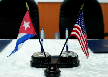 A view of the Cuban and United States flags taken before the signing of the agreements between the Port of Cleveland and Cuban maritime authorities in Havana on October 6, 2017. Alexandre Meneghini/Reuters