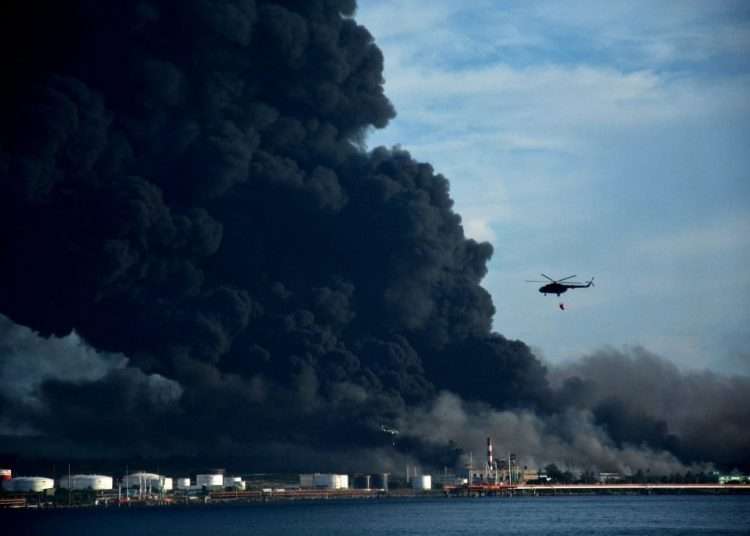 Fire at the Matanzas Supertanker Base. Photo: Ricardo López Hevia/Facebook.