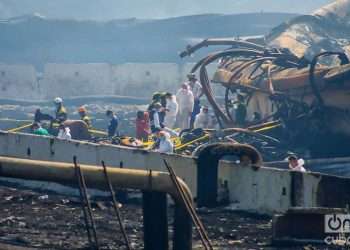 Work of forensic experts at the scene of the fire at the Matanzas Supertanker Base. Photo: Otmaro Rodríguez OnCuba Archive.