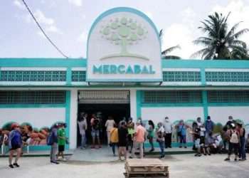 Wholesale store for private restaurants in Havana, 2020. Photo: Alexandre Meneghini/REUTERS.