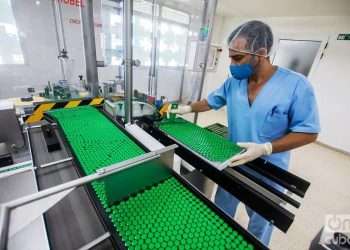 Processing of the Cuban Soberana Plus COVID-19 vaccine at the National Center for Biopreparations of Cuba. Photo: Otmaro Rodríguez/Archive.