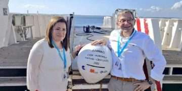 ETECSA and Orage executives on the ship that will install the submarine cable. Underwater cable.