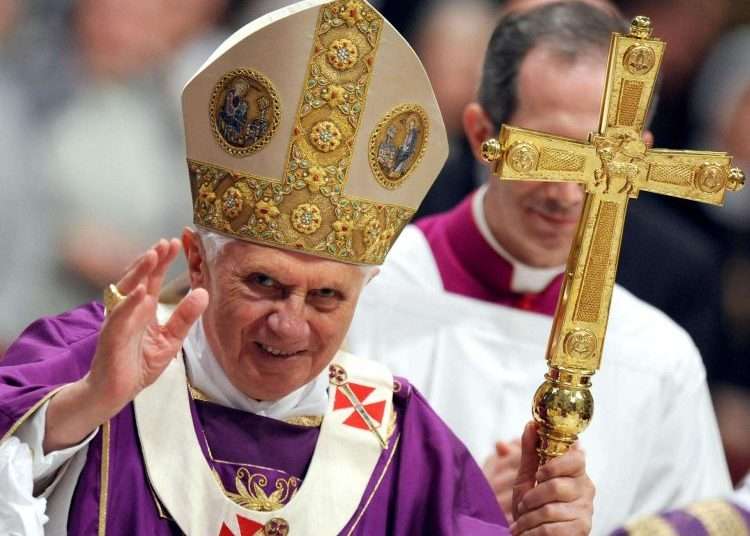 Benedict XVI at the Vatican on March 29, 2010, at the Mass in memory of John Paul II on the fifth anniversary of his death. Saint Peter’s Basilica. Photo: EFE.