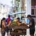 Agricultural products street vendor in Havana. Photo: Yander Zamora/EFE.