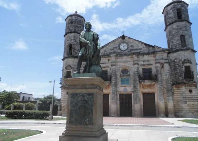 Statue of Columbus in the city of Cárdenas, Matanzas. Photo: conocecardenas.wordpress.com