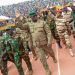 In the picture, General Mohamed Toumba, one of the leaders of the coup junta, calling itself the National Council for the Safeguarding of the Homeland (CNSP), while greeting protesters in the stadium. Photo: EFE/Issa Ousseini.