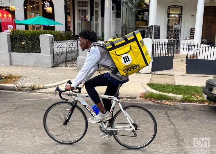 Mandao company delivery man. Photo: Kaloian