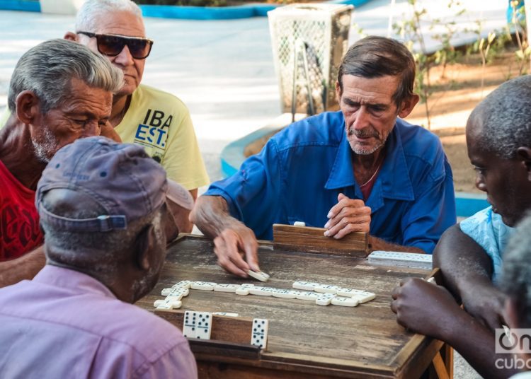 A game of dominoes on a street in Santiago de Cuba. Photo: Kaloian.