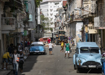 People walk down a street in downtown Havana. Photo: Yander Zamora/EFE.