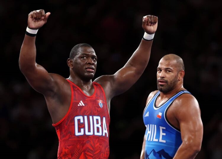 Mijaín López won his fifth Olympic crown after defeating the Cuban-Chilean Yasmani Acosta in Paris. Photo: Ricardo López Hevia.