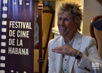 U.S. swimmer Diana Nyad gives a press conference in Havana. Photo: Otmaro Rodríguez