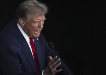 Trump responds to Harris during the presidential debate at the National Constitution Center in Philadelphia, Pennsylvania, on September 10, 2024. Photo: EFE/EPA/DEMETRIUS FREEMAN/POOL.