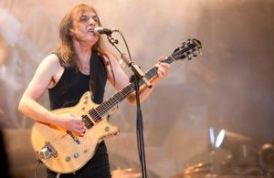 Malcolm Young murió a los 64 años tras sufrir demencia por mucho tiempo. Foto: Metal Sucks.