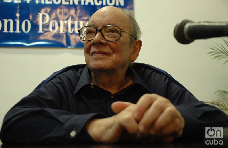 Alfredo Guevara en la sala José Antonio Portuondo de la Cabaña. Foto: Kaloian.