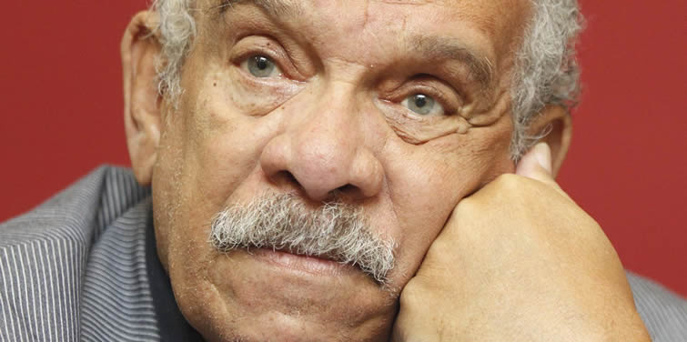 Derek Walcott (Santa Lucía, 1930), Premio Nobel de Literatura en 1992.