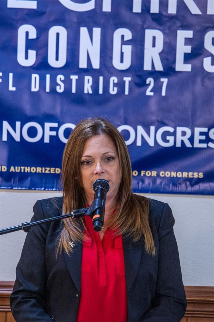 Angie Chirino durante la presentación de su candidatura a la Cámara de Representantes de Estados Unidos. Foto: Giorgio Viera / EFE.