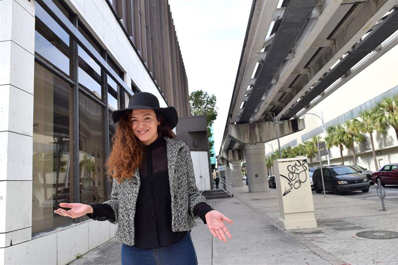 “Los que se quedaron” será presentado hoy en el Centro Cultural Español de Miami por su directora, que actualmente vive en Cataluña. Foto: Jorge I. Pérez / EFE.