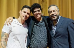 Yeandro, al centro, junto a Leoni Torres y Pancho Céspedes. Foto: Marcel Fernández.