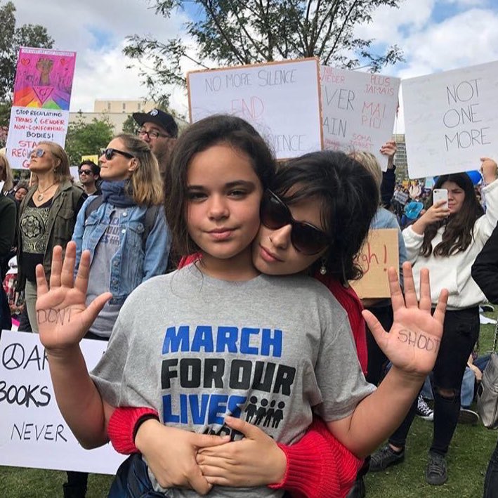 Camila Cabello también asistió a la marcha. 