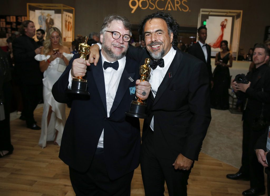 Guillermo del Toro, a la izquierda, y Alejandro González Iñárritu Foto: Eric Jamison/Invision/AP.