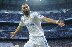 Karim Benzema del Real Madrid festeja tras marca el primer gol en el empate 2-2 contra Bayern Múnich. Foto: Paul White / AP.