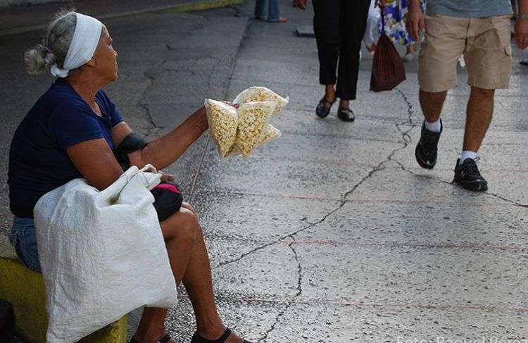 Las jubilaciones han perdido casi todo su poder adquisitivo por lo que muchos ancianos se ven obligados a trabajar para sobrevivir.