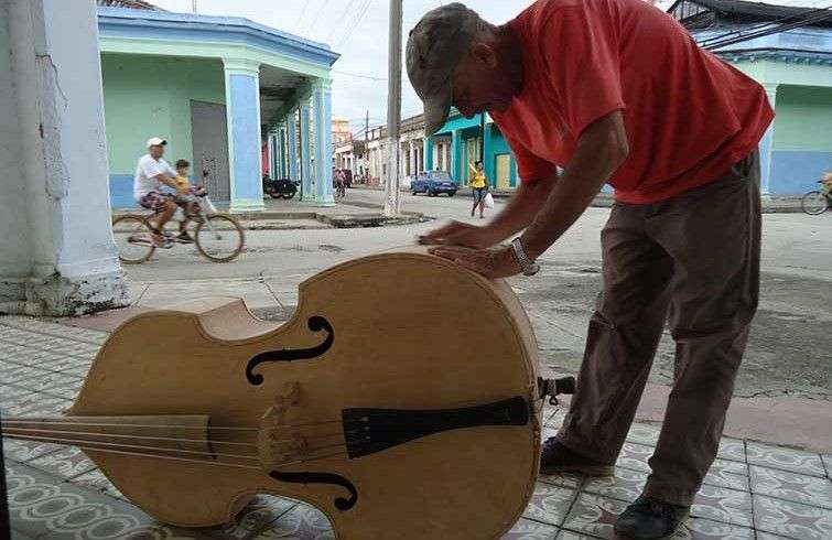 El hombre del contrabajo
