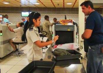 Aduana en el Aeropuerto Internacional José Martí de La Habana. Foto: Raquel Pérez.