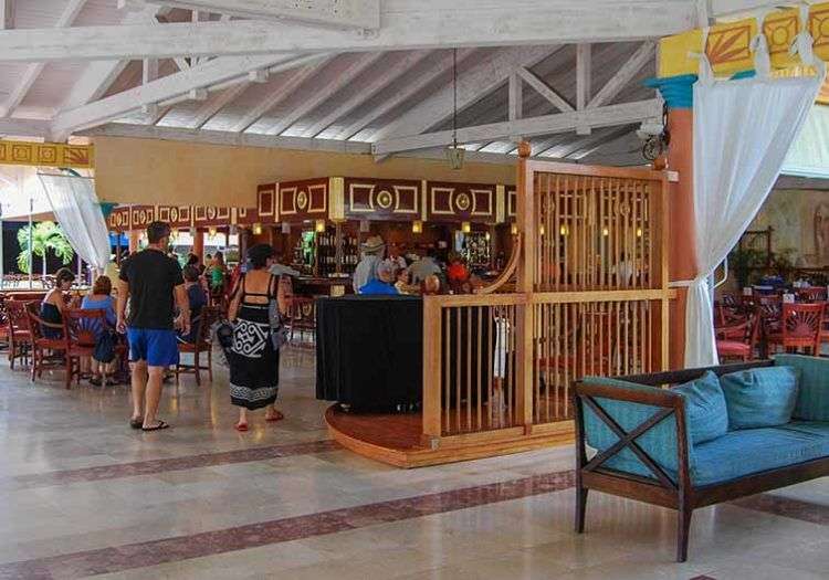 Los huéspedes cubanos son un balón de oxígeno para el turismo porque llenan los hoteles durante la temporada baja / Foto: Raquel Pérez.