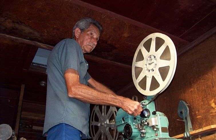 "En aquellos años Lugareño, en Minas, tenía cine y mis padres me llevaban a disfrutar la maravilla de la pantalla grande" / Foto: Cortesía del autor.