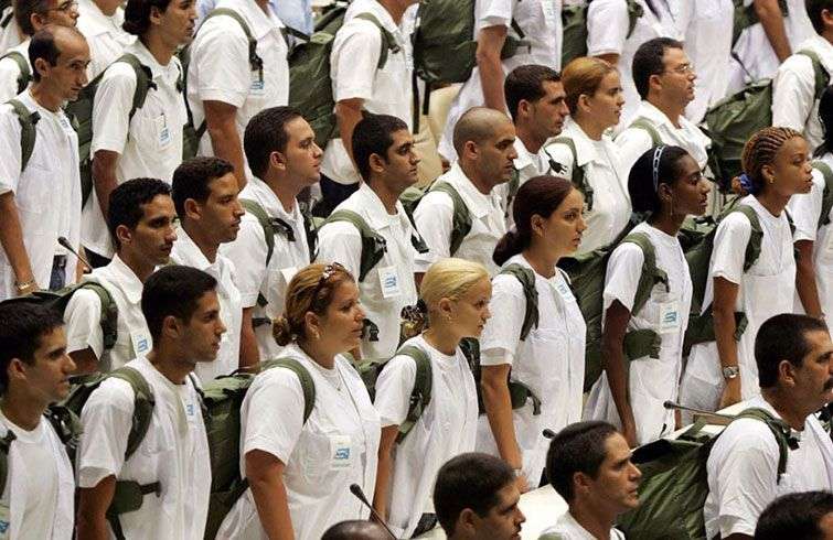 Médicos cubanos