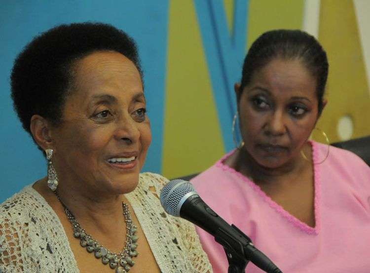 A la izquierda Susana Baca y a la derecha la cantante cubana Argelia Fragoso / Foto: Roberto Ruiz