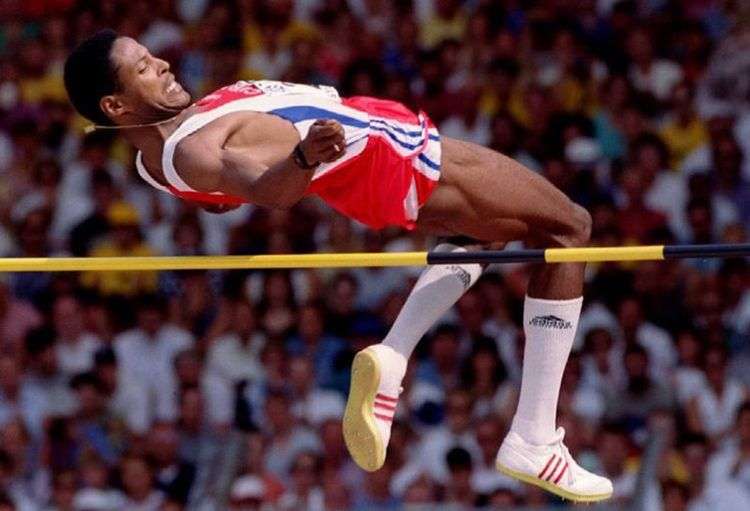 Javier Sotomayor, recordista mundial de salto de alturas, recibió el premio As Leyenda. Foto: Archivo