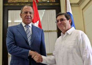 El canciller ruso, Serguei Lavrov, y su homólogo en Cuba, Bruno Rodríguez, durante la visita del primero a La Habana en abril del 2014.