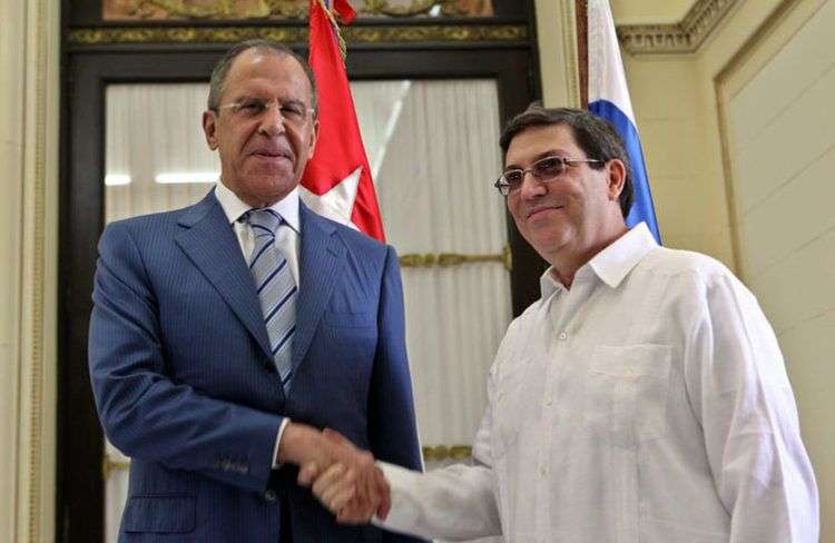 El canciller ruso, Serguei Lavrov, y su homólogo en Cuba, Bruno Rodríguez, durante la visita del primero a La Habana en abril del 2014.