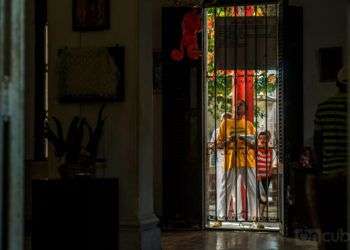 Desde la llamada Casona de Diez de Octubre, cada principio de enero la Letra del Año vaticina penurias y fortunas / Foto: Carlos Ernesto Escalona Martí (Kako).