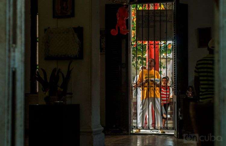 Desde la llamada Casona de Diez de Octubre, cada principio de enero la Letra del Año vaticina penurias y fortunas / Foto: Carlos Ernesto Escalona Martí (Kako).