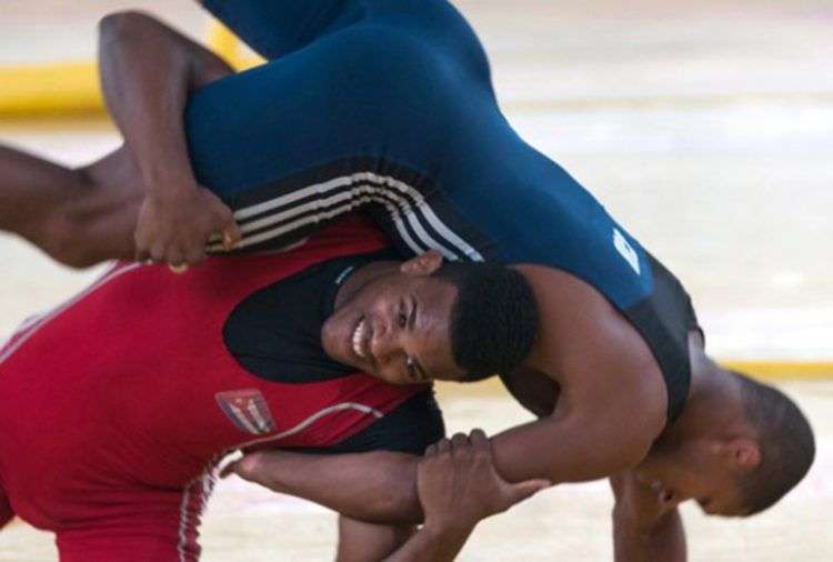 Reineris “El Gimnasta” Salas (vestido de rojo) se vende como la principal figura en cada uno de los torneos que encarará el estilo libre en este 2015 / Foto: Calixto N. Llanes