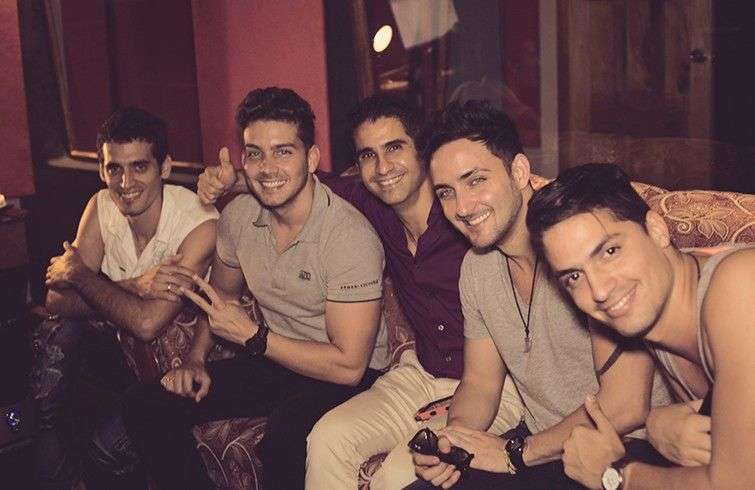 De izquierda a derecha, J Simon, Bonni, Osmani Espinosa, Kelly, y un amigo / Foto: Cortesía del autor