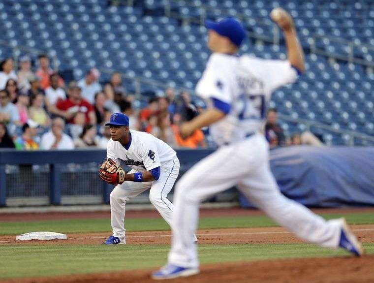 Héctor Olivera comenzó el jueves su viaje desde las menores hasta la MLB.