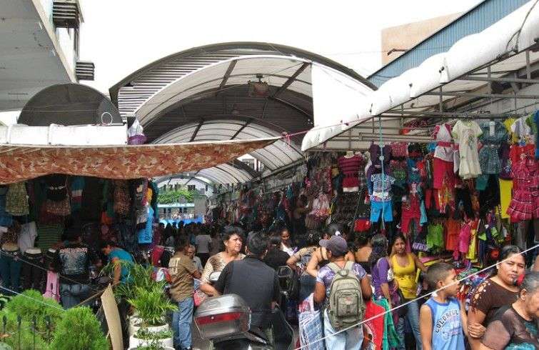 Mercado Bahía de Guayaquil, uno de los sitios más frecuentados por los cubanos. Foto: Tomada de El Universo