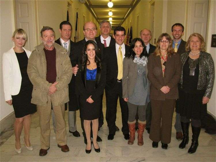 Durante uno de los viajes a Washington, junto al miembro de la Cámara de Representantes James McGovern, demócrata de Massachusetts.