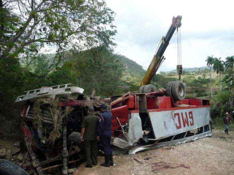 Accidente de tránsito en la Sierra Maestra. Foto: Armando Contreras Tamayo.