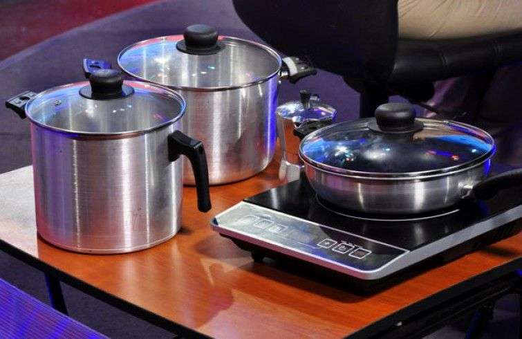 Dos millones de cocinas eléctricas será cambiadas en Cuba por otras tantas de inducción. Foto: Roberto Garaicoa.